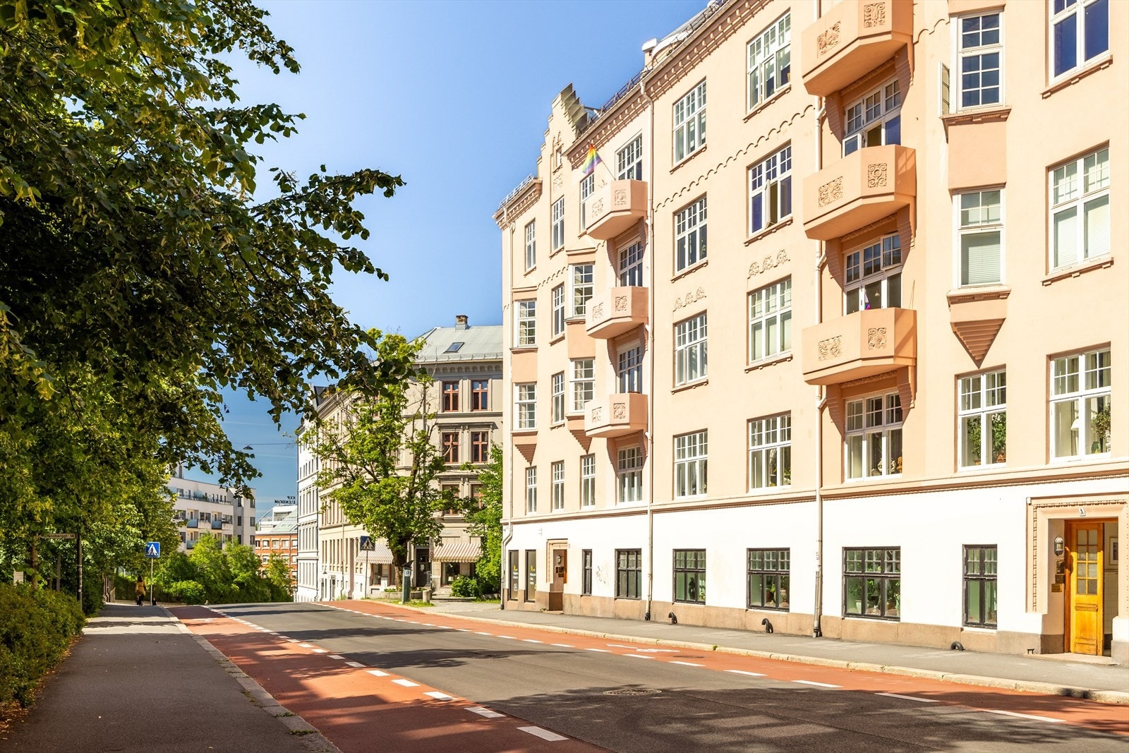 St. Hanshaugen er et meget populært og etterspurt boligområde midt i hjertet av Oslo. Stensberggata er en rolig gate med velholdte bygårder fra århundreskiftet. Galleribilde