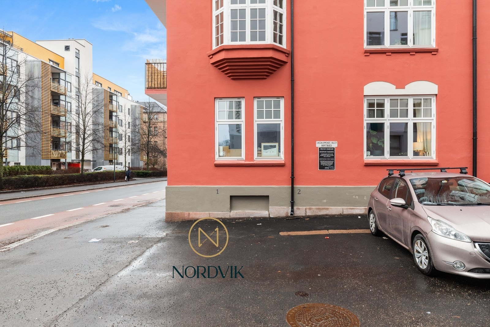 Leiligheten disponerer og leier parkeringsplass nr 1 - Plassen kan videreleies om en evt. kjøper ønsker dette. Galleribilde