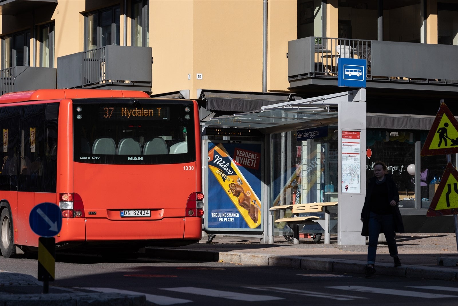 Stensberggata bussholdeplass - kun 50 meter fra leiligheten. Galleribilde