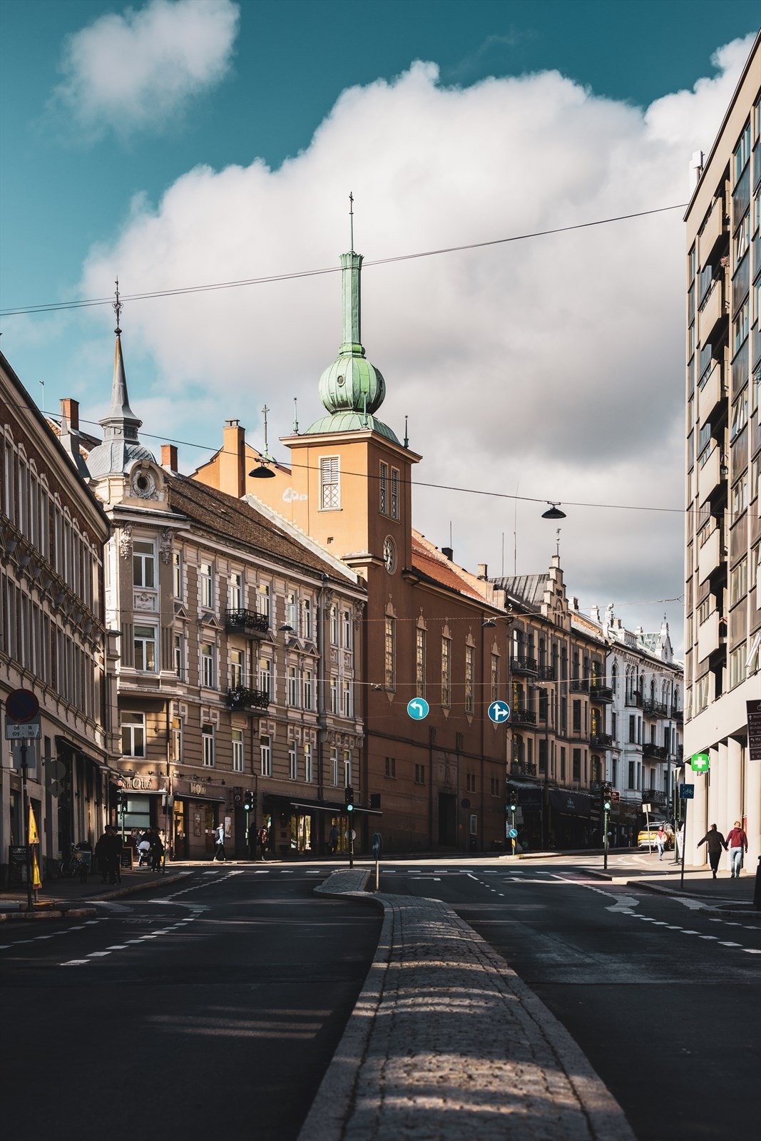St. Hanshaugen er et meget populært og etterspurt boligområde midt i hjertet av Oslo. Stensberggata er en rolig gate med velholdte bygårder fra århundreskifte. Galleribilde