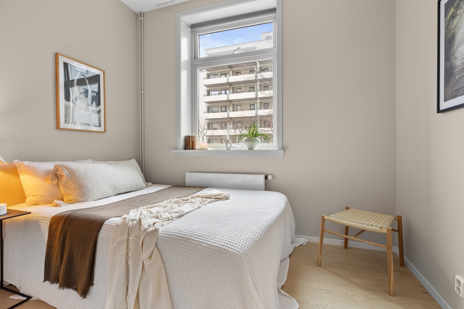 Romslig soverom. Galleribilde