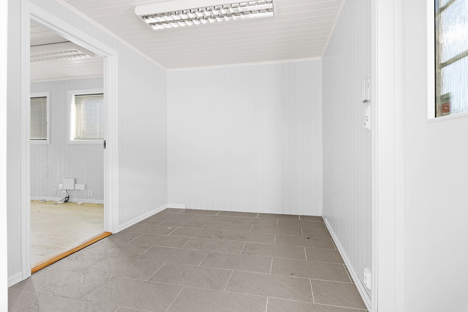 Inngangsparti i garasjen Galleribilde