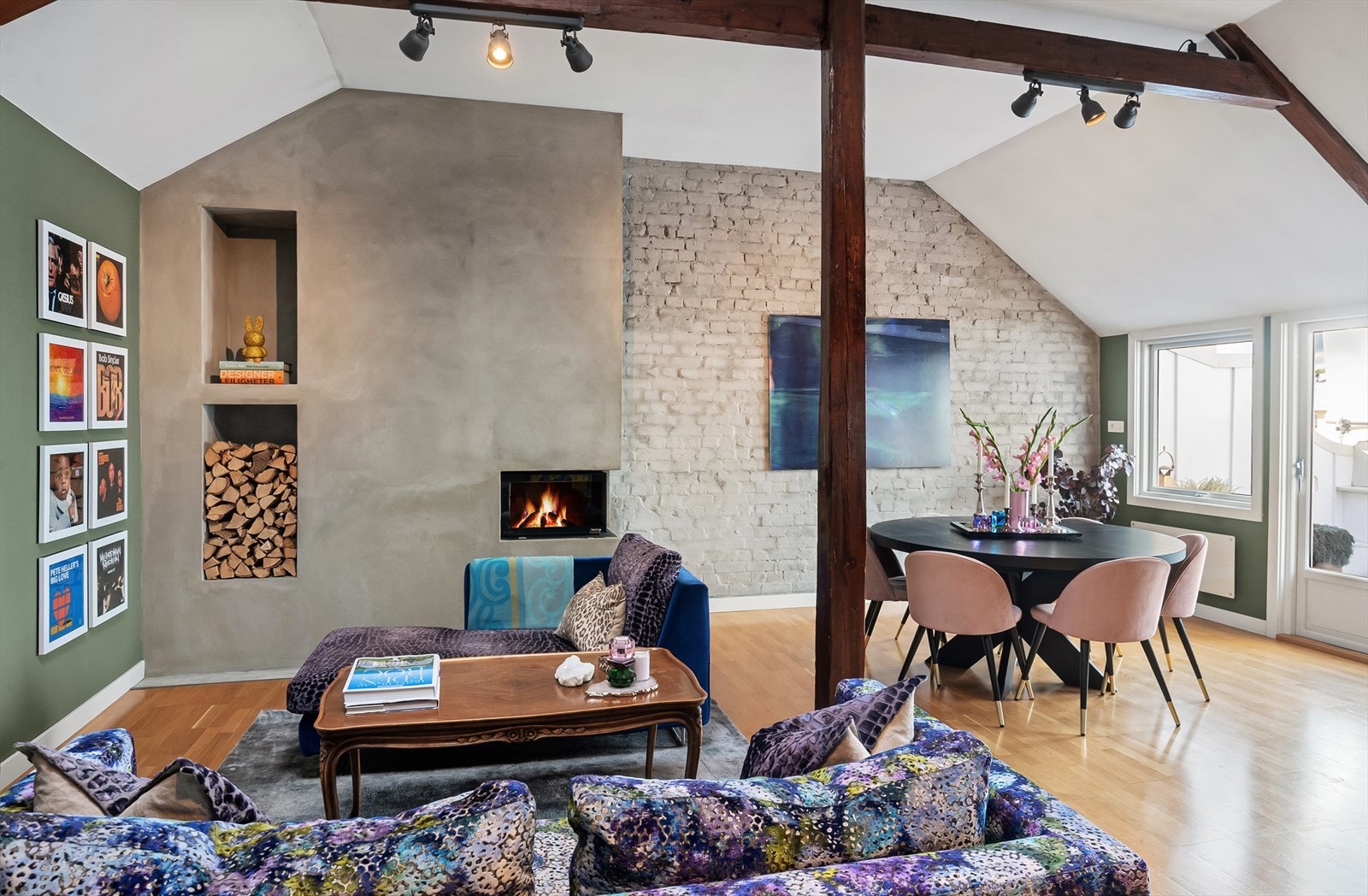 Attraktiv 3/4-roms toppleilighet med usjenert og rolig beliggenhet, i et veletablert og hyggelig boligområde. Galleribilde