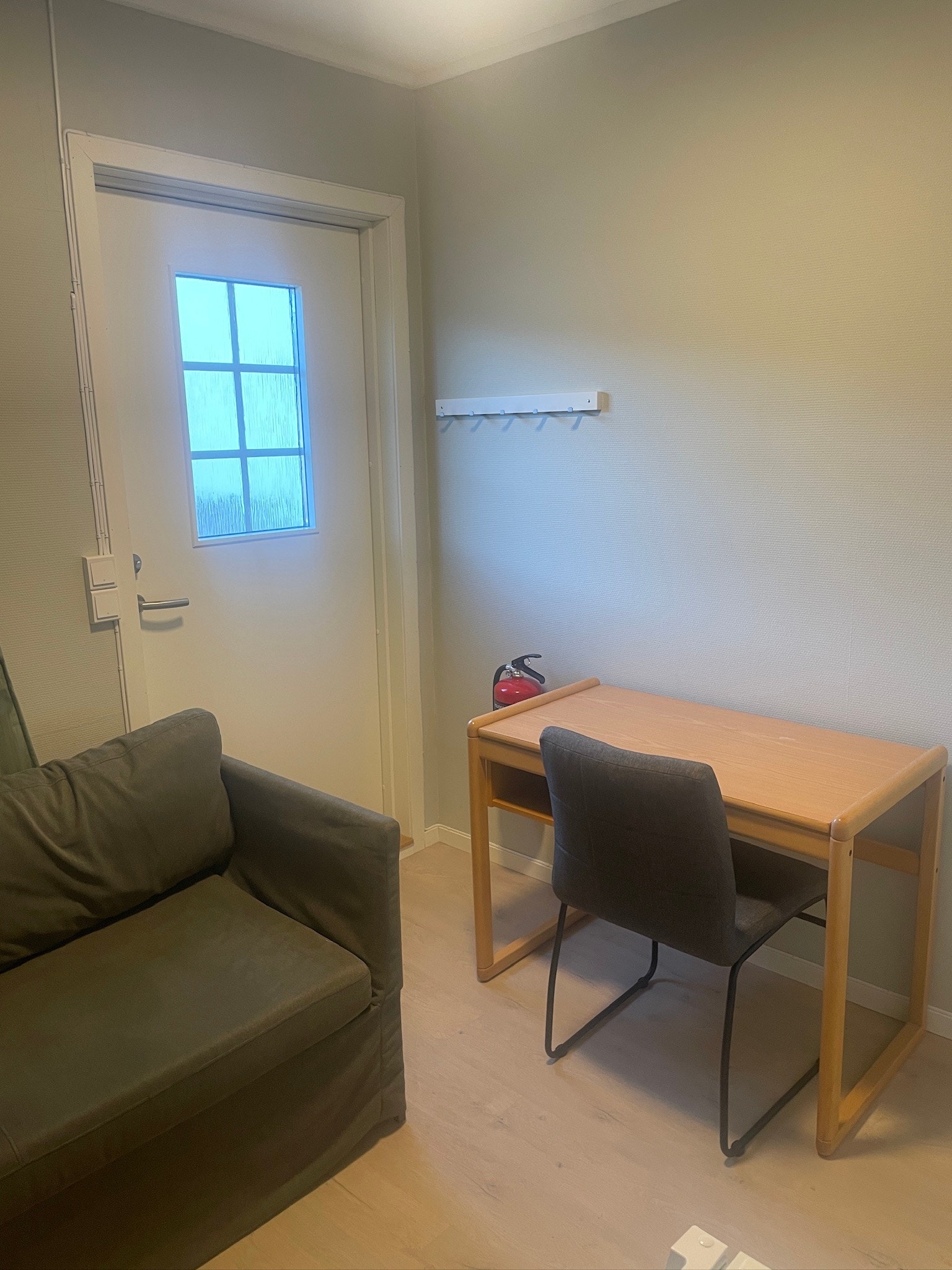 Oppholdsrom med inngangsparti Galleribilde