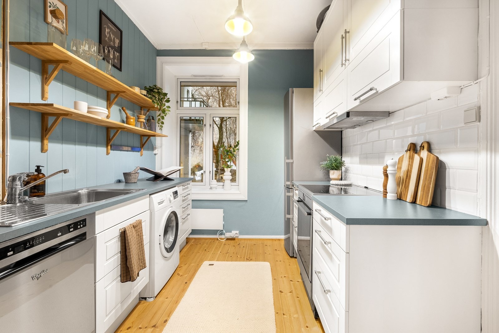 Separat kjøkken med funksjonell og praktisk innredning fra Norema montert i 2016. Galleribilde