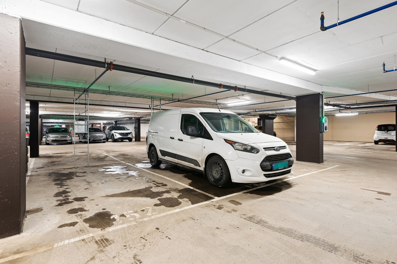 Leiligheten disponerer parkeringsplass i felles garasjeanlegg Galleribilde