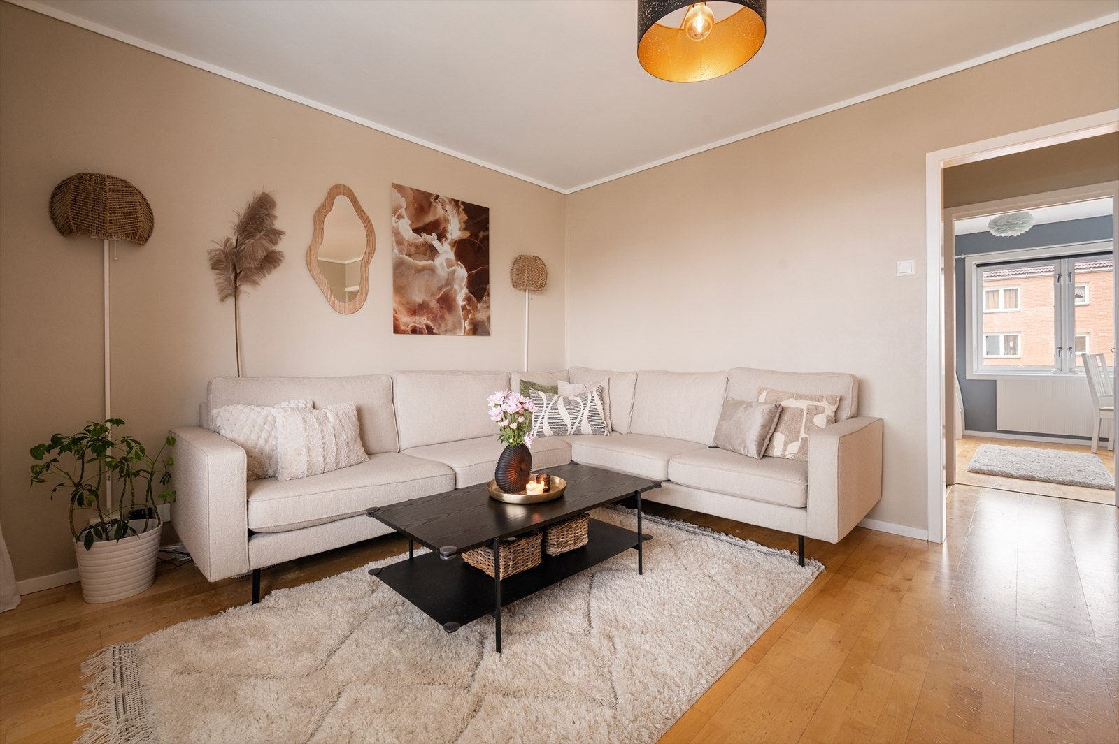 Her kan du invitere venner på hyggelige sammenkomster således som for avslapping i sofakroken. Galleribilde