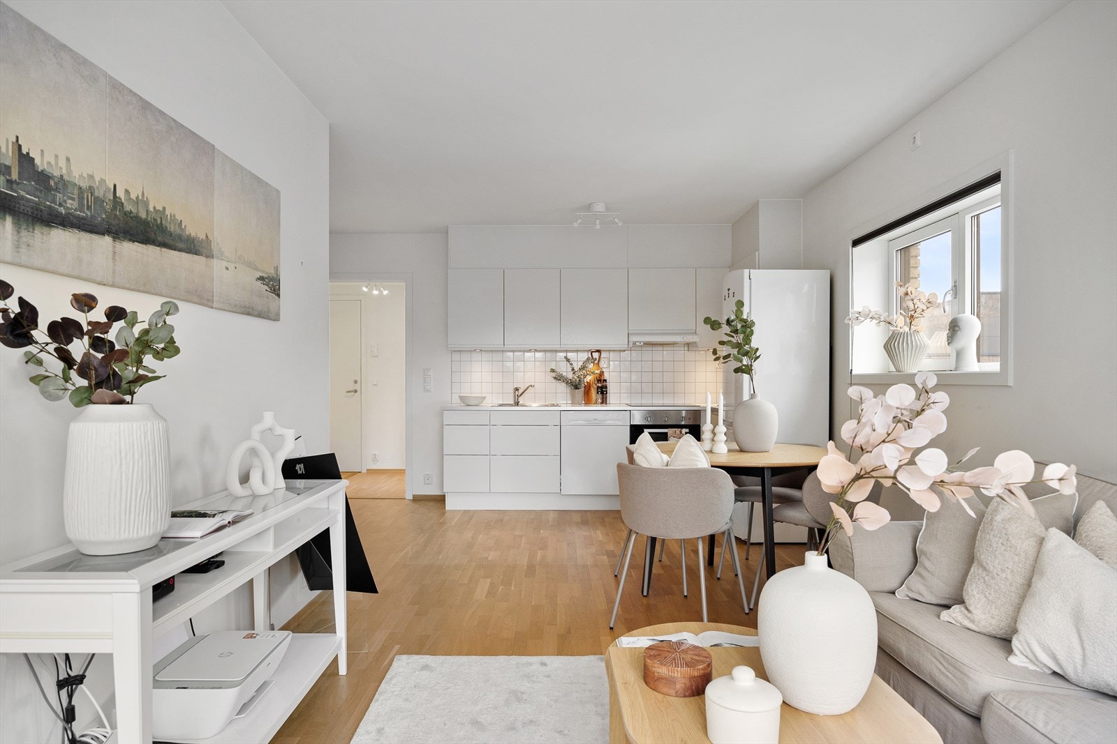 Leiligheten er utstyrt med balansert ventilasjon, som sikrer et behagelig inneklima med optimal luftutskifting og effektivt energibruk. Galleribilde