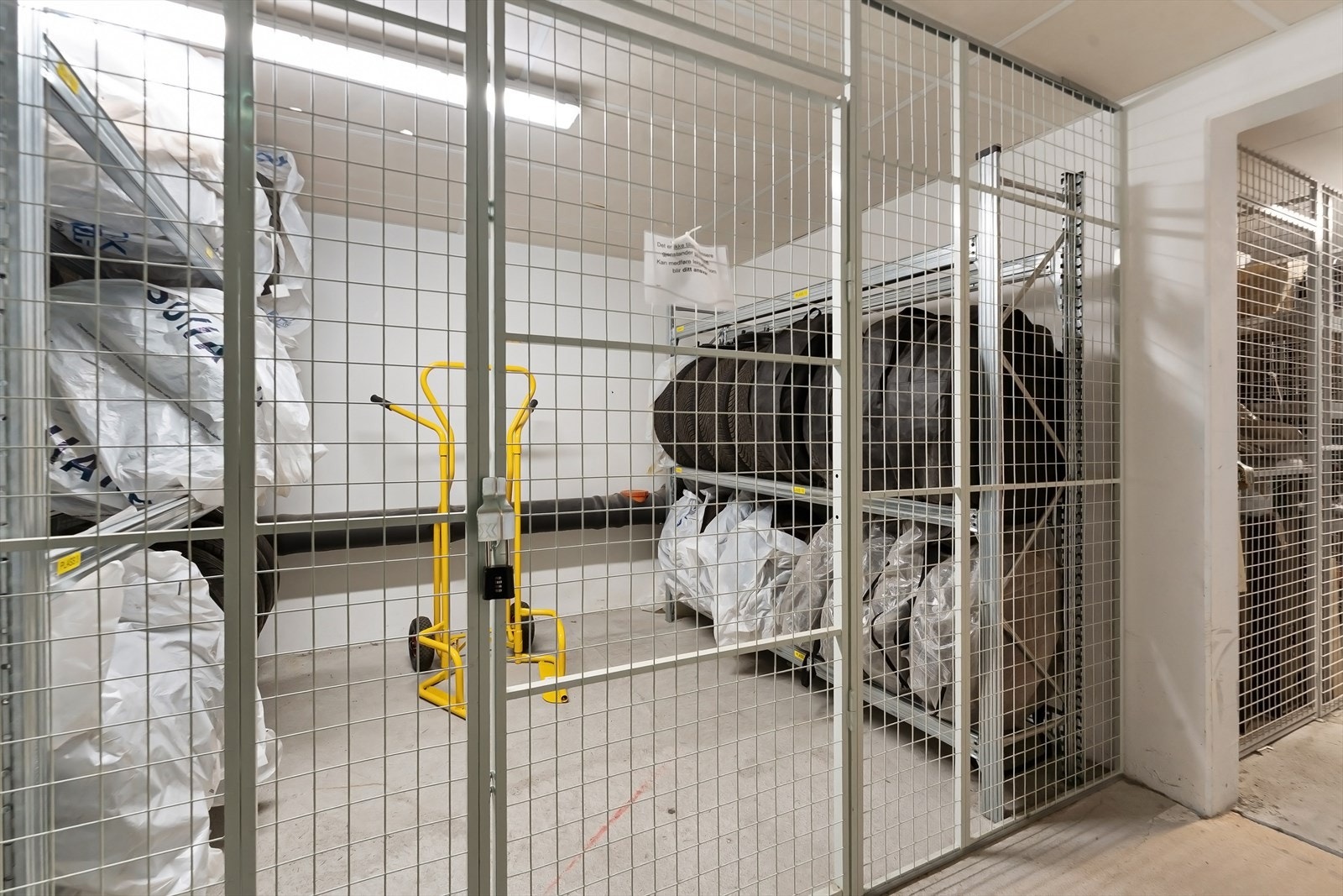 Eget rom for oppbevaring av bildekk mot ett lite gebyr til brl Galleribilde