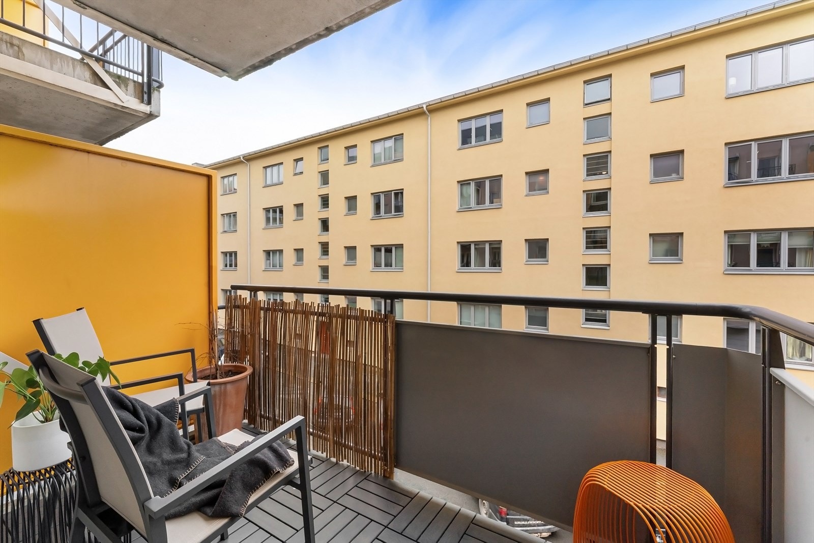 I tillegg til balkongen er det store felles takterrasser på taket! Galleribilde