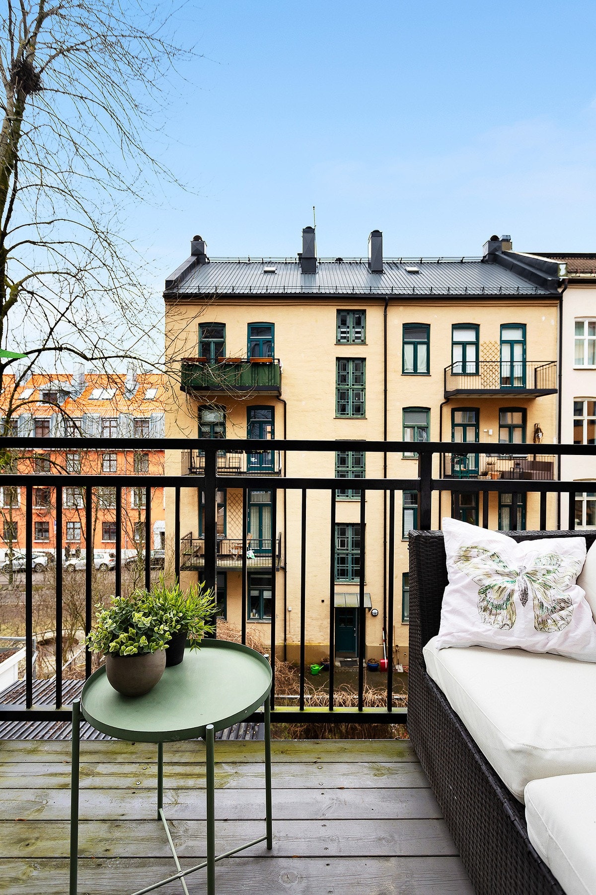 Solrik nordvestvendt balkong fra 2012. Galleribilde