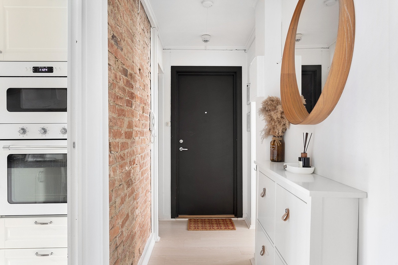 Lys og innbydende entré. Galleribilde