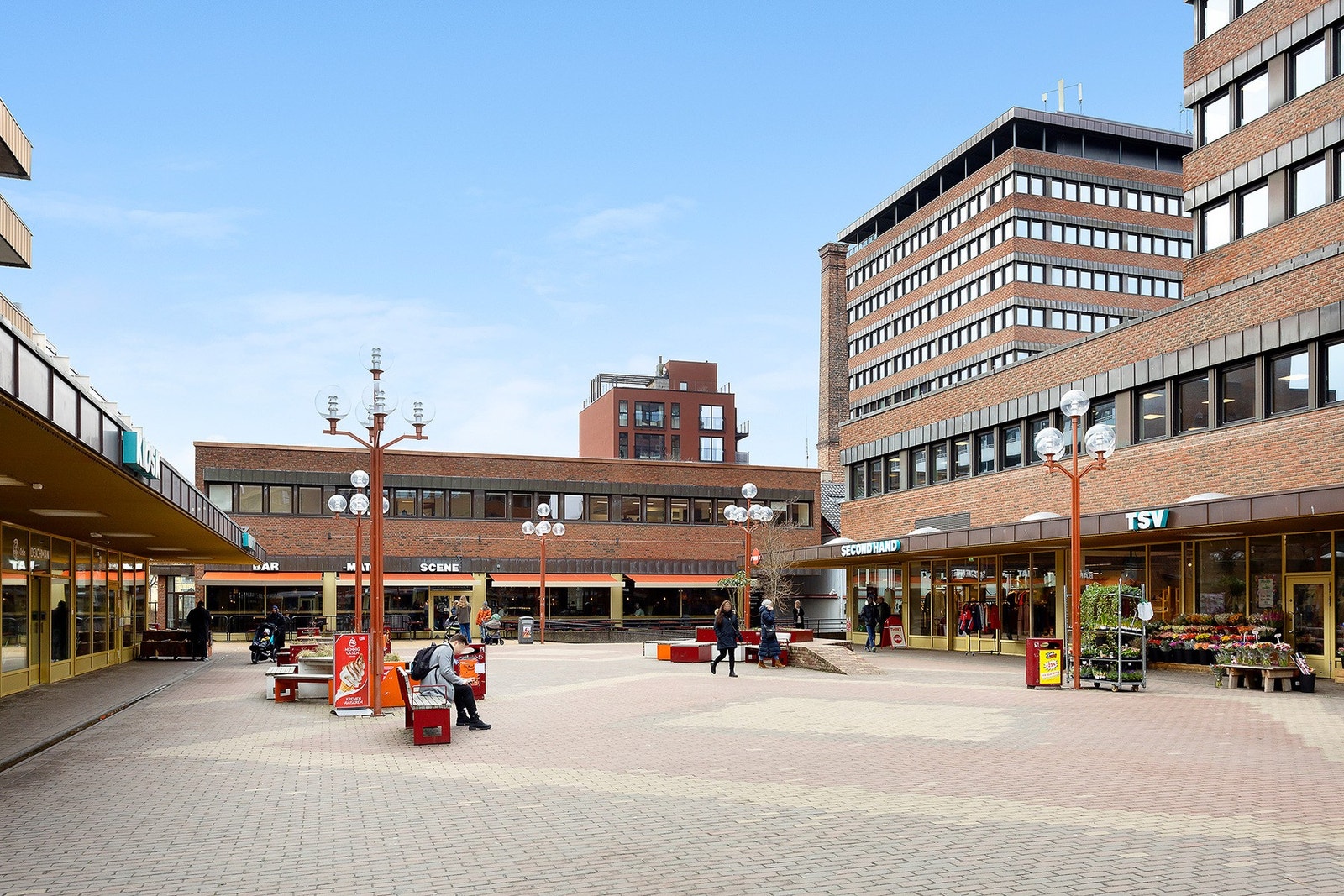 Du finner en rekke servicefasiliteter på Tøyen torg. Galleribilde