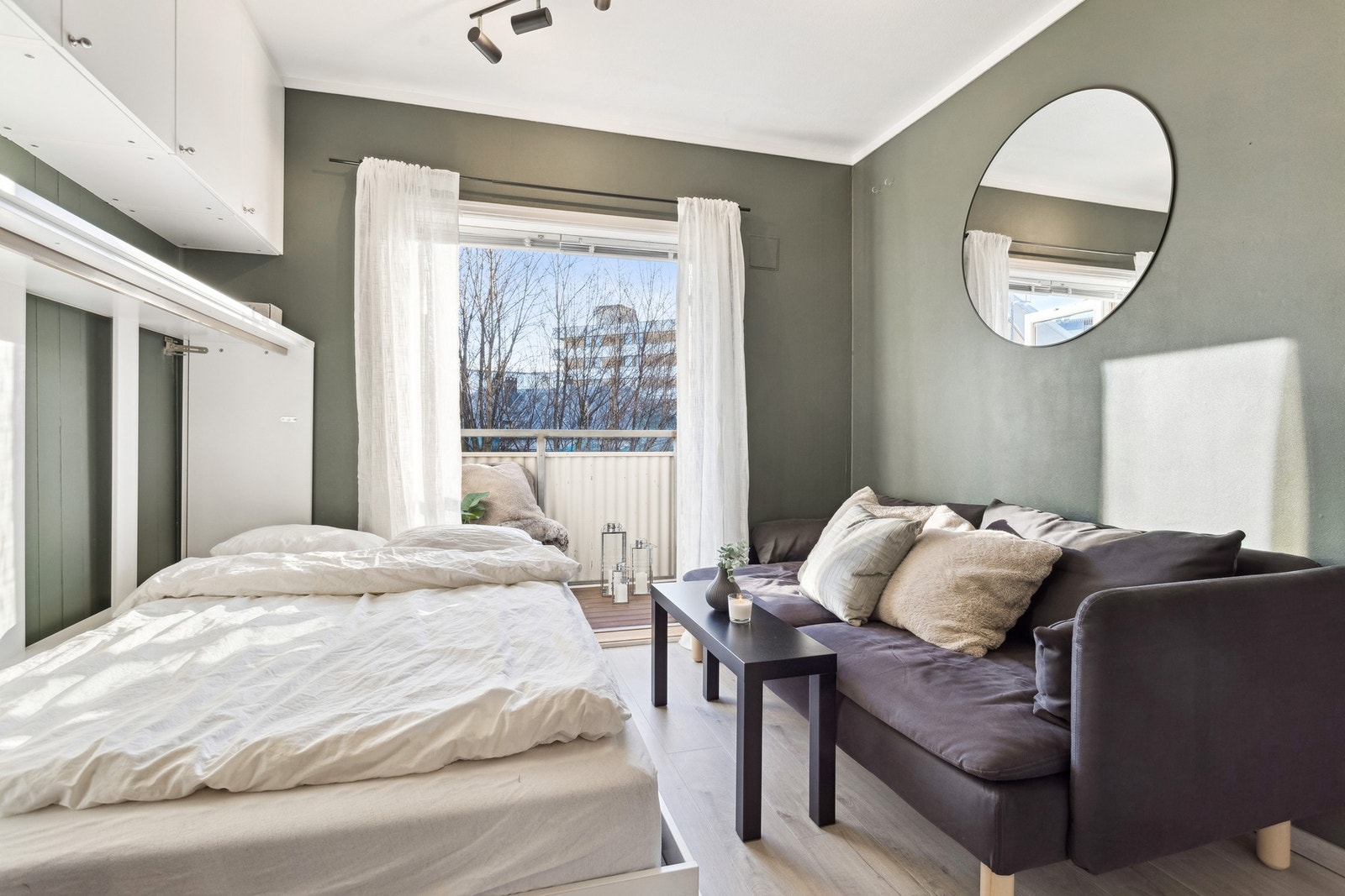 Plassbygd sengeløsning på stuen. Galleribilde