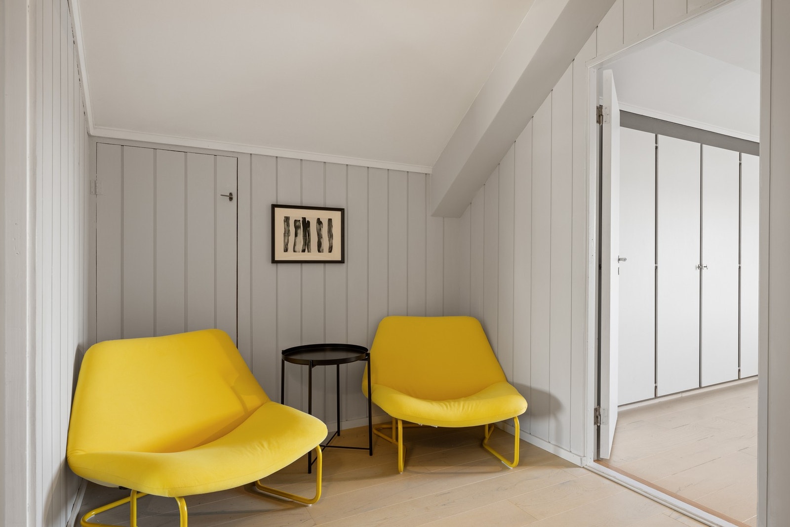 Mellom soverommene oppe kan det være plass til en liten tv-krok Galleribilde