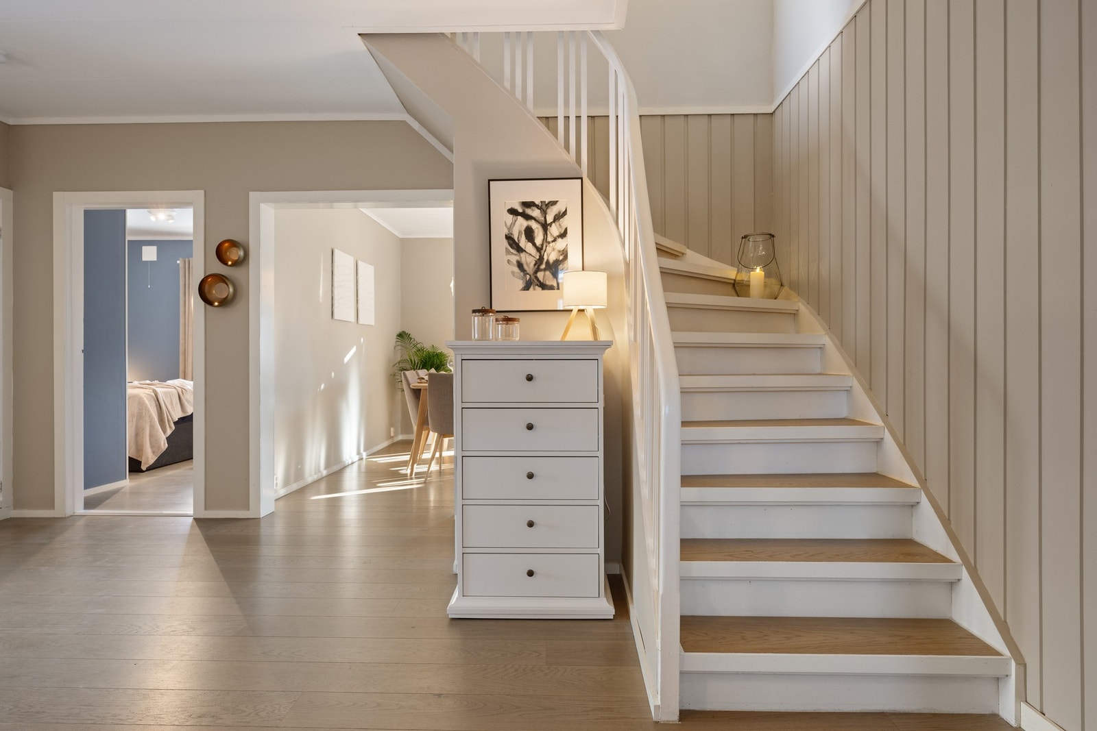 Midtgang knytter boligens øvrige rom Galleribilde