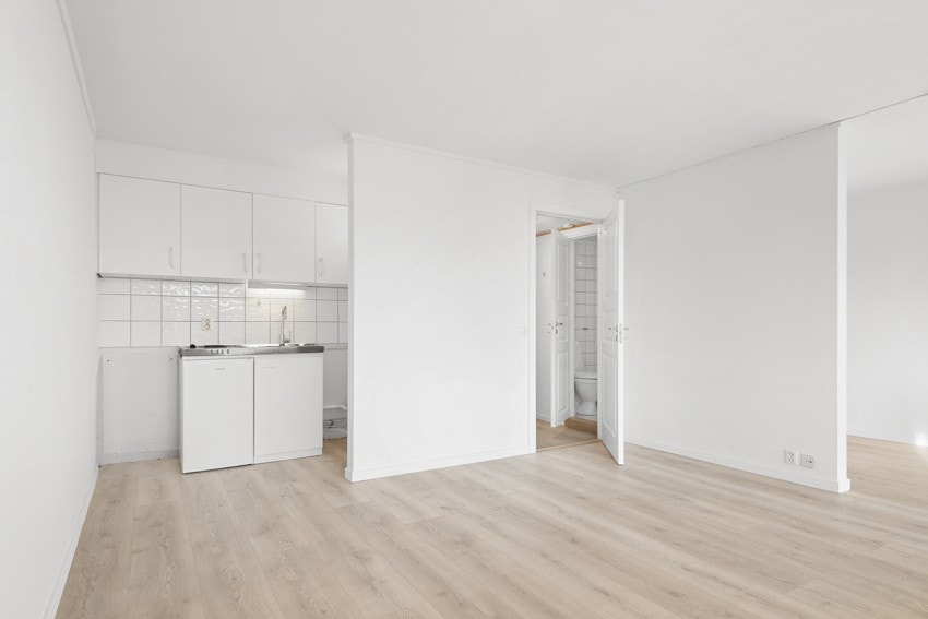 Kjøkkenet har en åpen planløsning mot stuen. Galleribilde