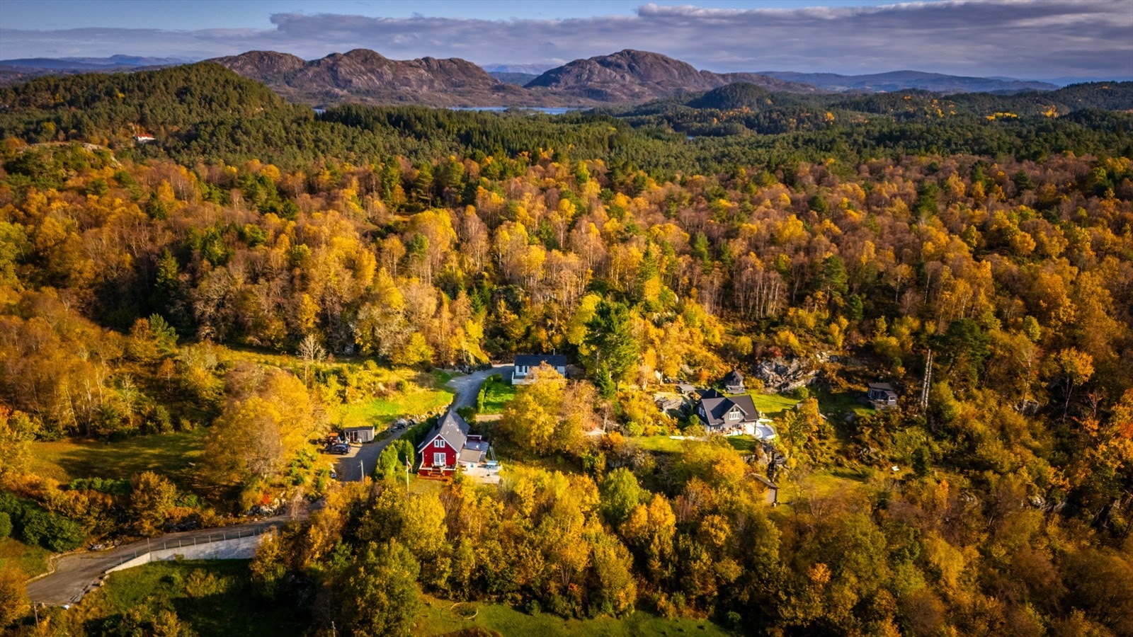 En kommer seg fint til Rylandsvassdragene fra hytten via turterreng. Galleribilde