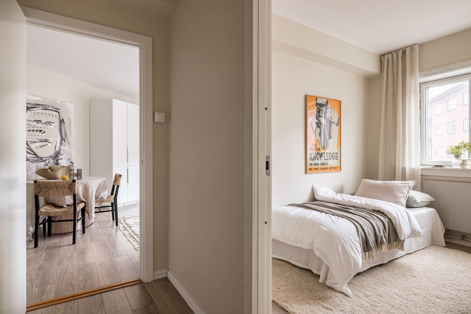 Gang skiller oppholdsrom og to soverom. Galleribilde