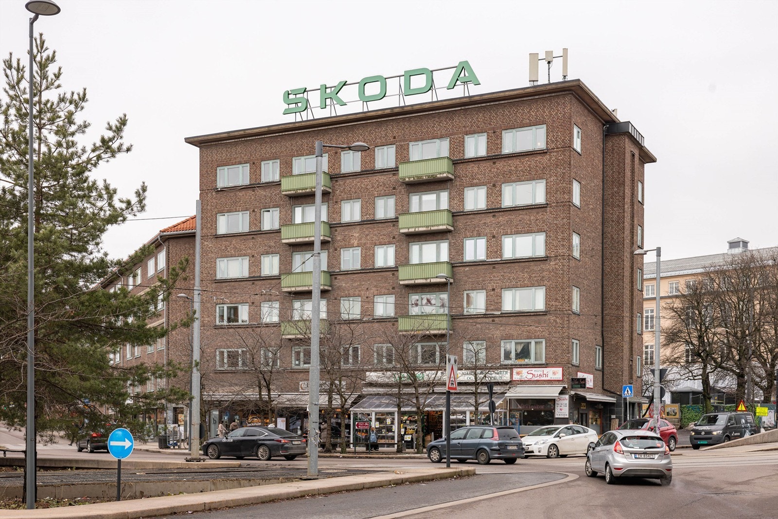 330A2341-Enhanced-NR.jpg Galleribilde