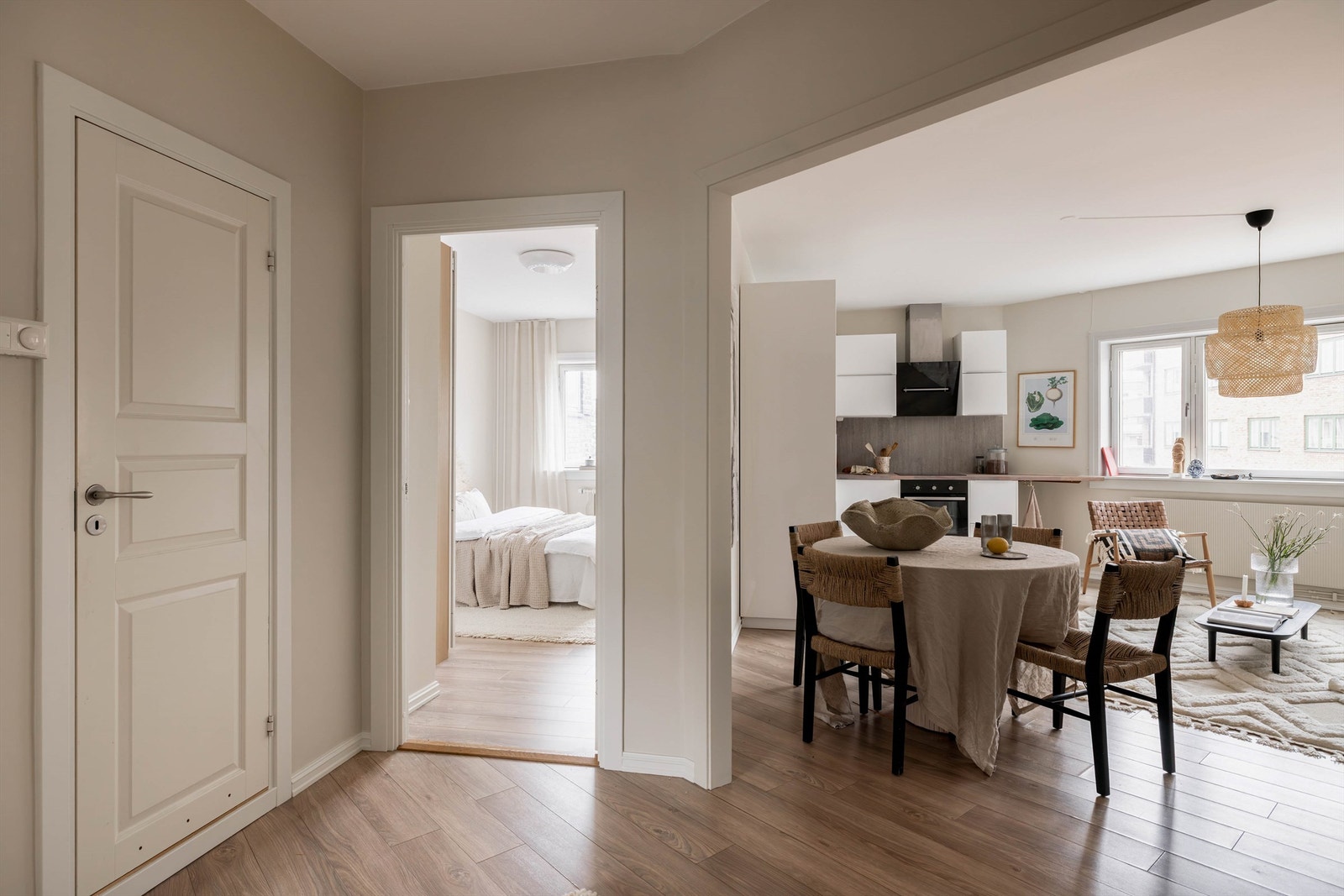 Leiligheten er nymalt i tidløse farger i 2025. Galleribilde