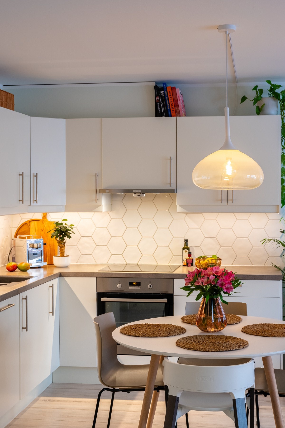 Vakumpumpe for avløp er etablert ifbm flytting av kjøkken. Komfyrvakt og lekkasjestopper er etablert. Arbeidet er gjennomført av Proff rørlegger AS i april 2018. Galleribilde