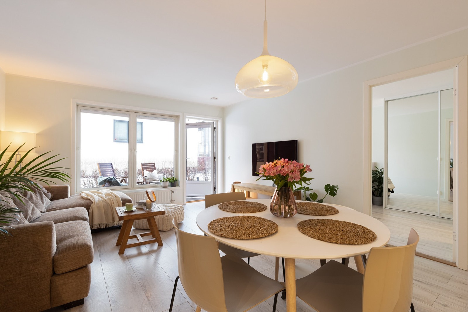 Fra stuen er det inngang til hovedsoverommet. Galleribilde