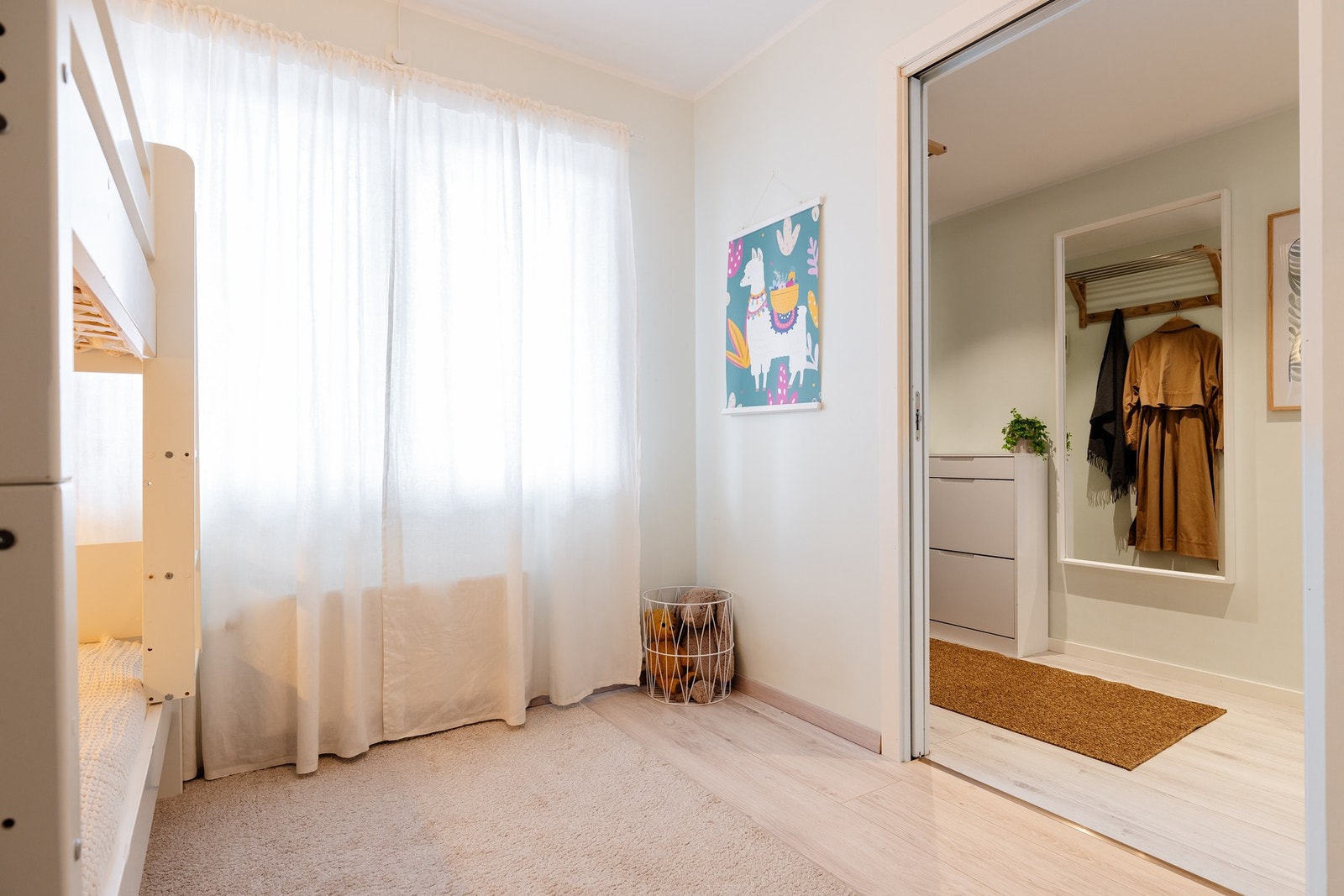 Rommet er perfekt som barnerom, gjesterom og/eller kontor - alt etter ønske og behov. Galleribilde