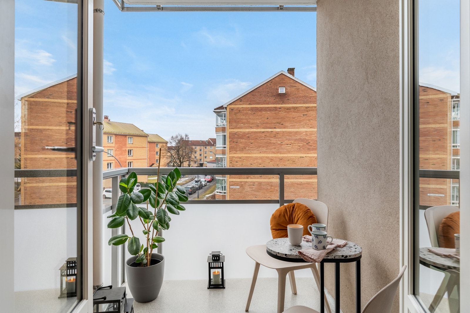 Her bor du sentralt på Kalbakken, med kort vei til kollektivtransport, butikker og fine turområder. Galleribilde