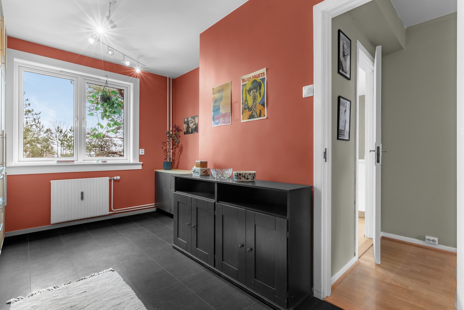 Kjøkkenet ligger i tilknytning til gangen. Galleribilde