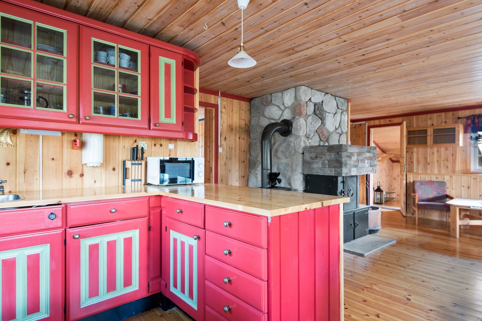 Fra kjøkken, mot stue. Galleribilde