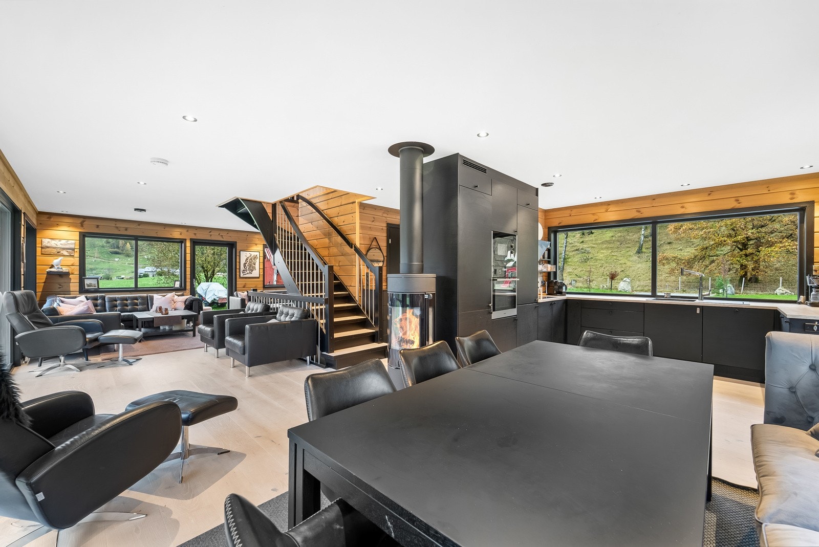 Åpen stue/kjøkken - lønsing. Galleribilde