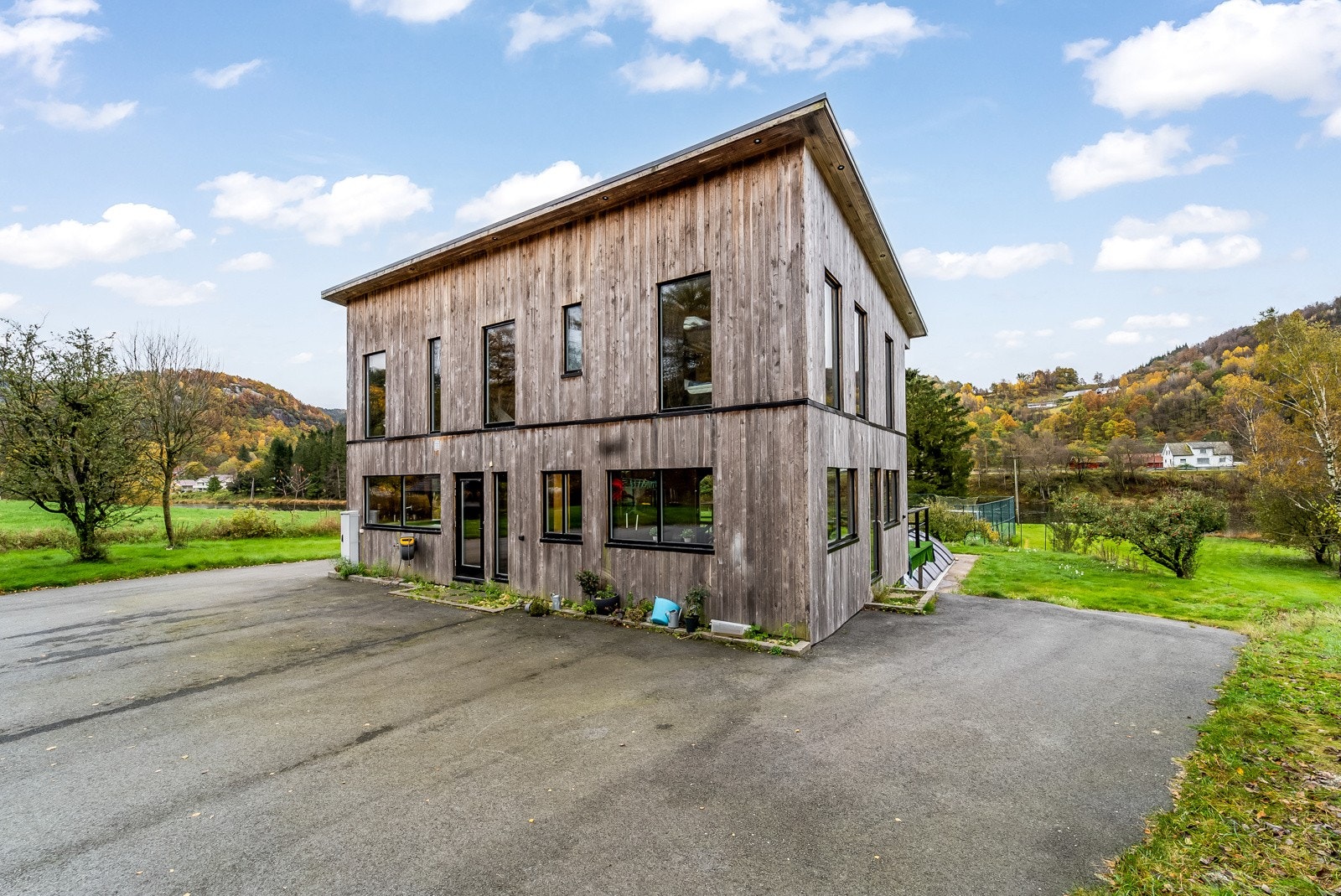 Asfaltert tun. Galleribilde