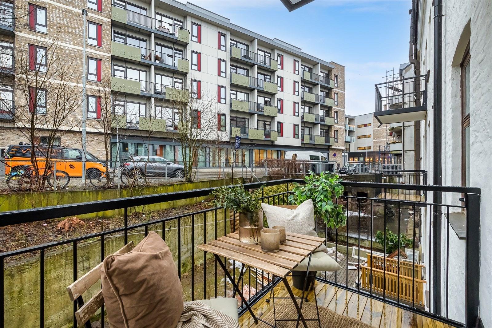 En ideell plass for avslapning med flott utsyn over nærområde - Perfekt for morgenkaffen eller en avslappende ettermiddag. Galleribilde