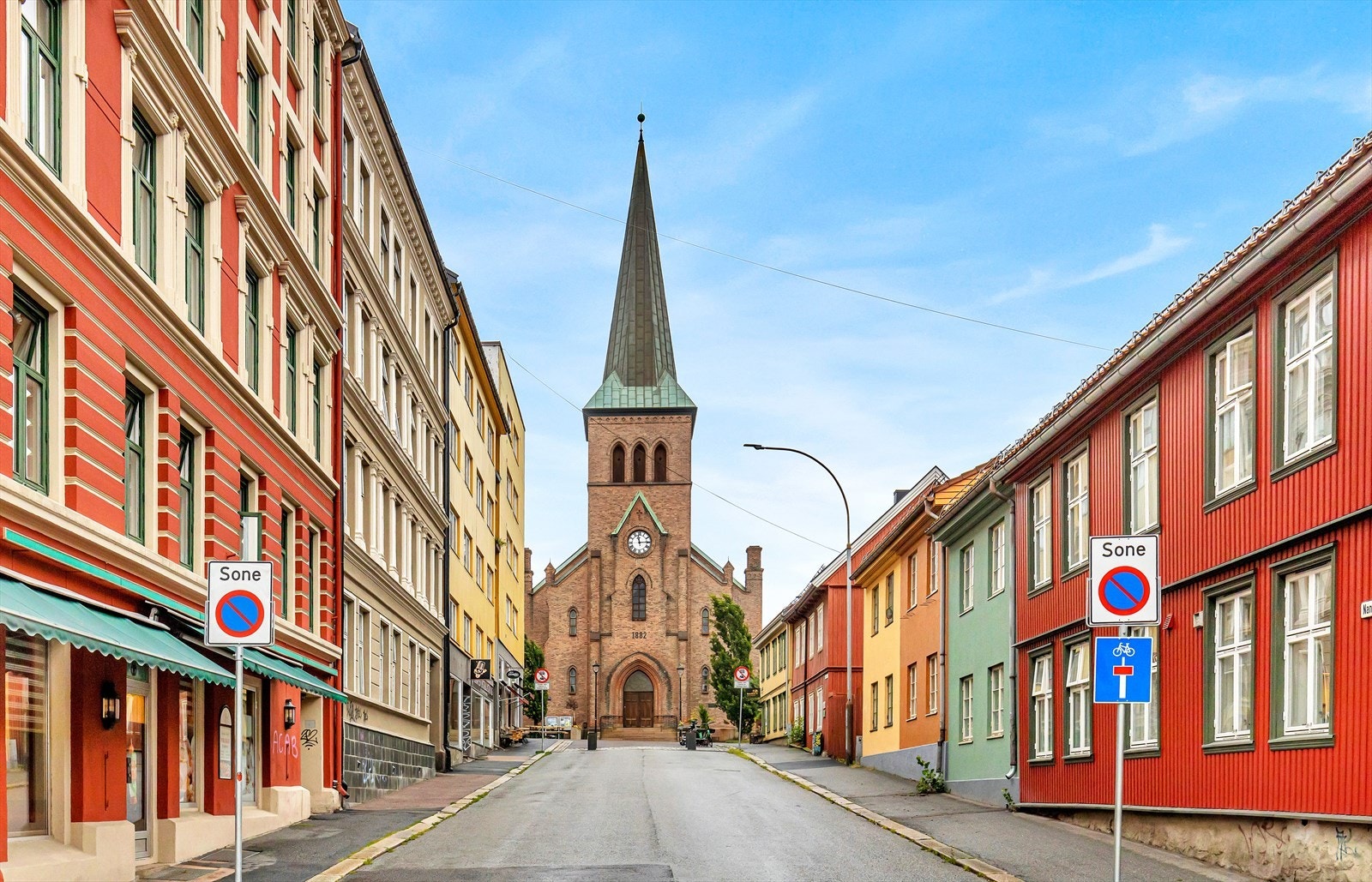 Sjarmerende Kampen med fargerike trehus og koselige kafeer er bare et steinkast unna. Galleribilde
