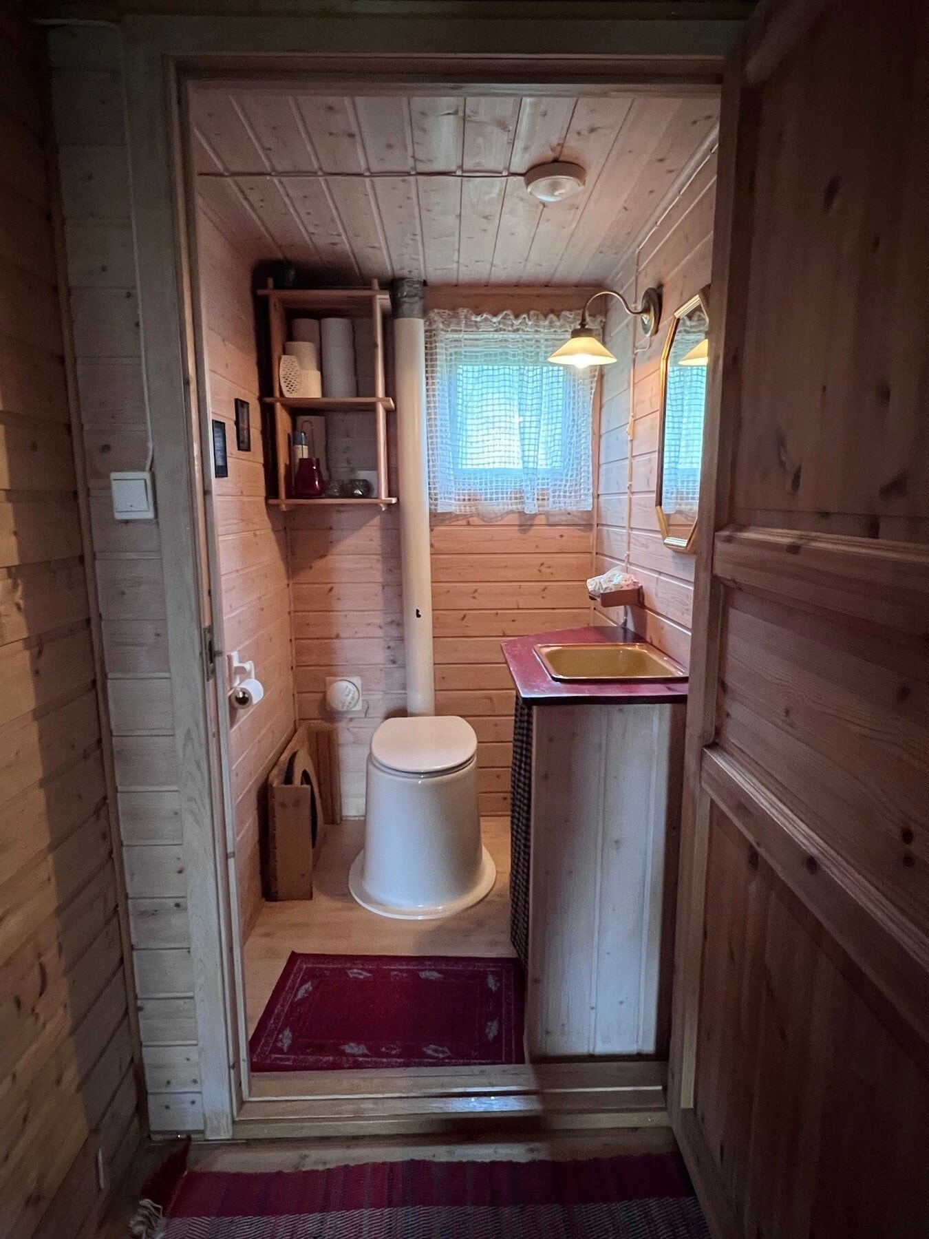 Toalettrom. Galleribilde