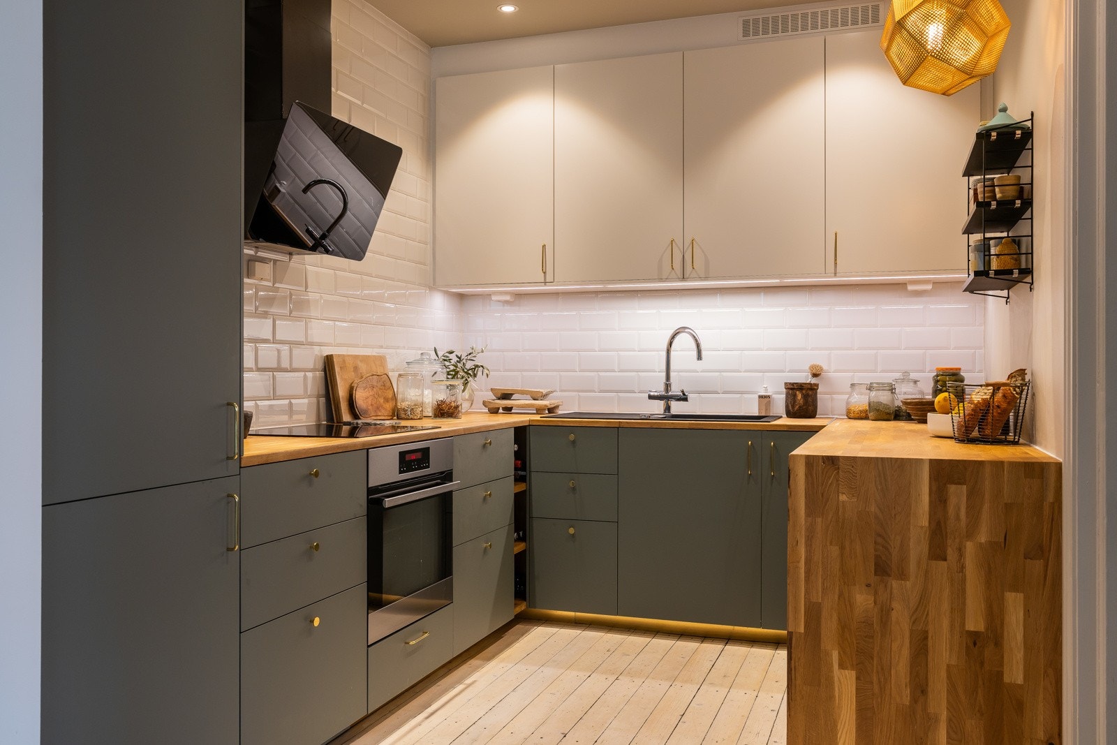 I 2022 ble det satt opp ny varmtvannstank til kokekran på kjøkken og installering av Watergard utført av Ringside Rørleggerbedrift AS. Det ble også satt inn ny oppvaskmaskin utført av Skousen Galleribilde