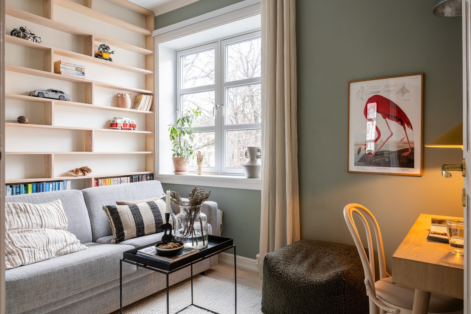 Soverom II kan benyttes som mye - nåværende eier har en sovesofa (160x200) som slås ut til gjester, samt barneseng i hverdagen. Galleribilde