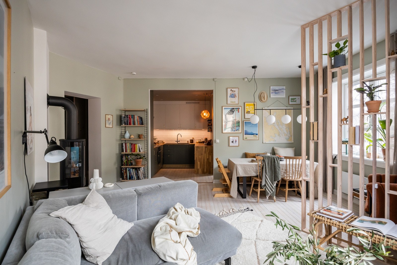 Innvendig holder boligen en god standard med store, luftige rom. Galleribilde