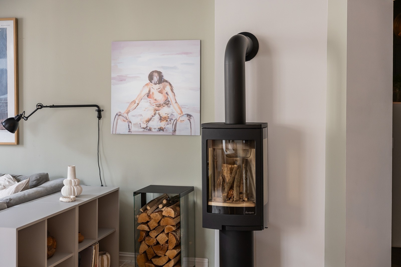 Stemningsfull peisovn i stuen. Galleribilde