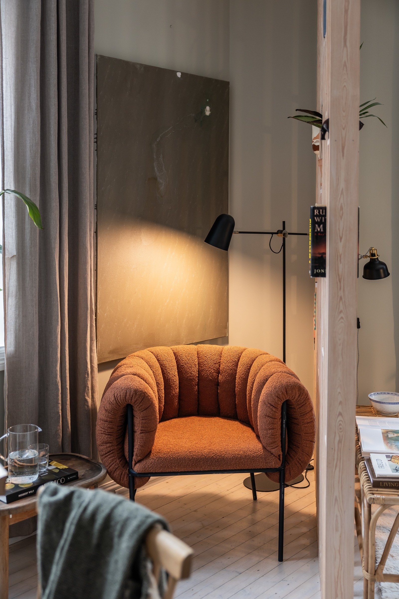 Bak spisestuen kan du lene deg tilbake med en bok og nyte rolige kvelder. Galleribilde