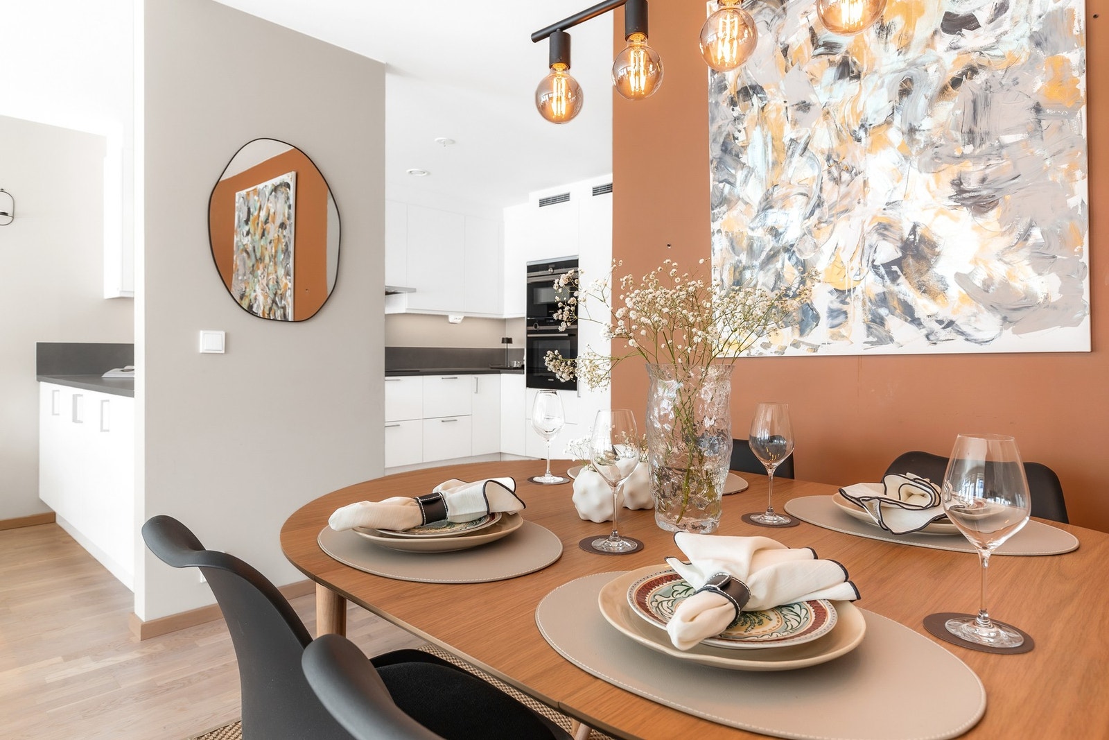 Moderne, åpen kjøkkenløsning Galleribilde