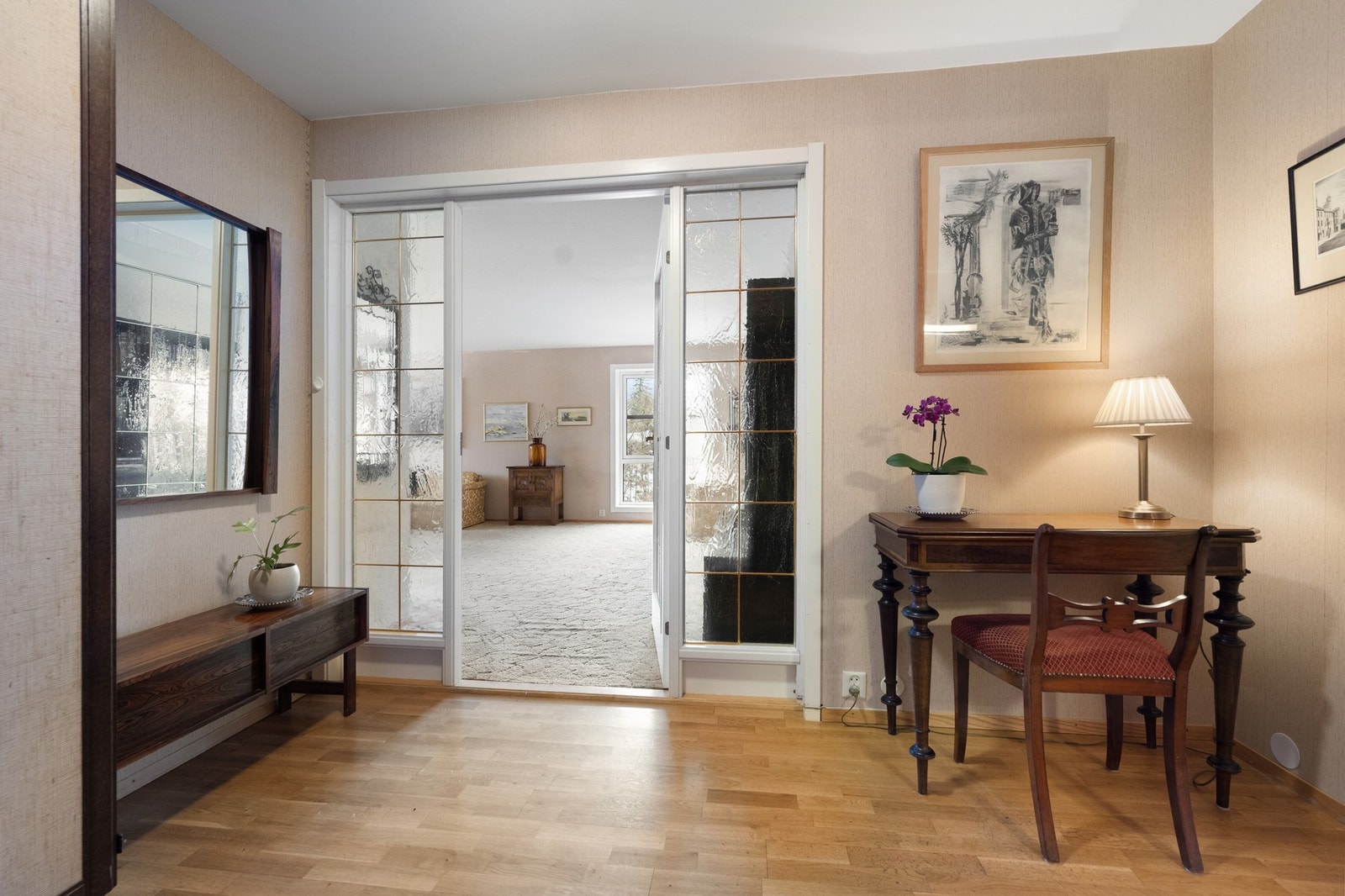 Romslig entré med garderobeskap Galleribilde