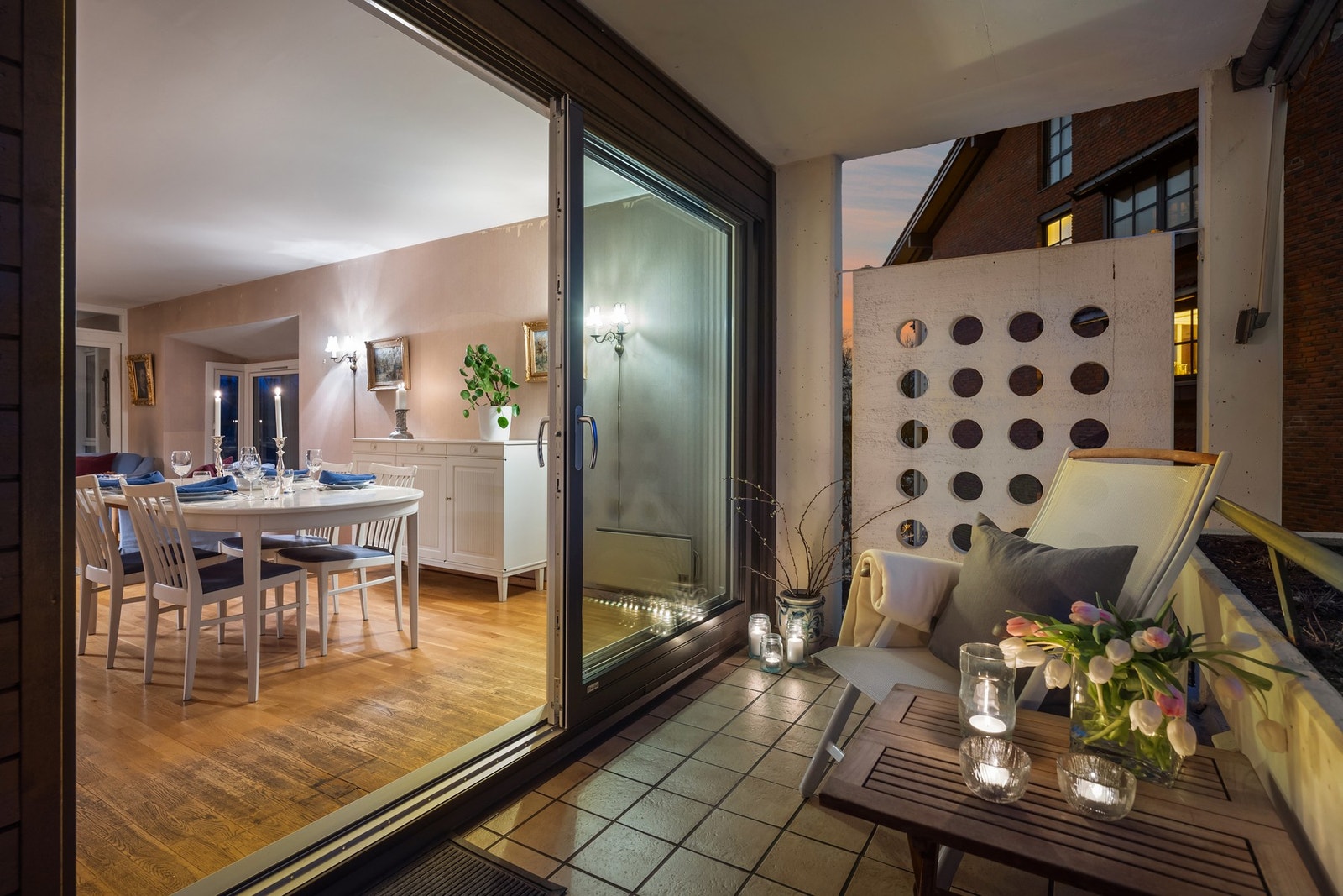 Balkong utenfor spisestue Galleribilde