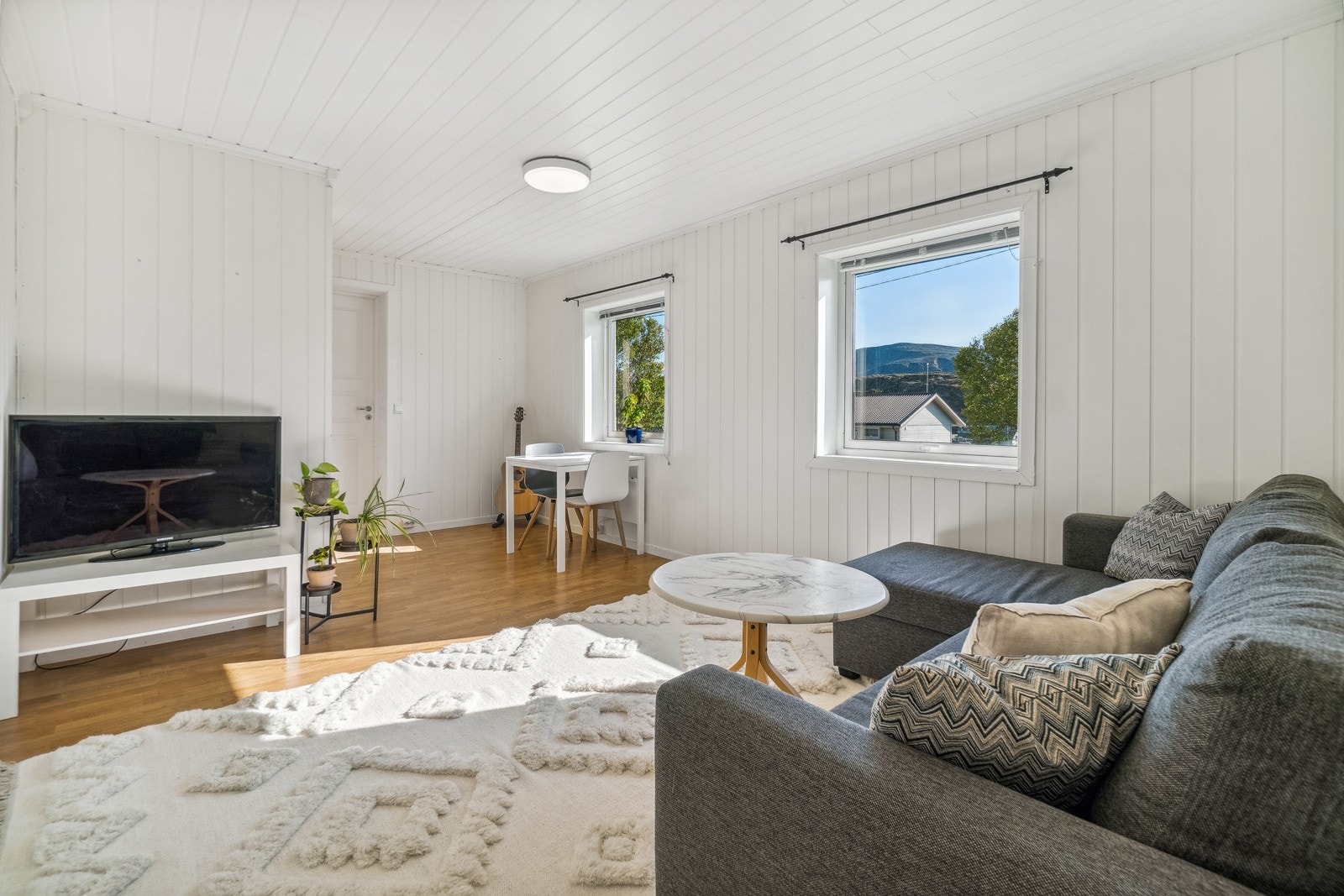 Hybeldelen har stue, kjøkken, bod, soverom og bad. Galleribilde