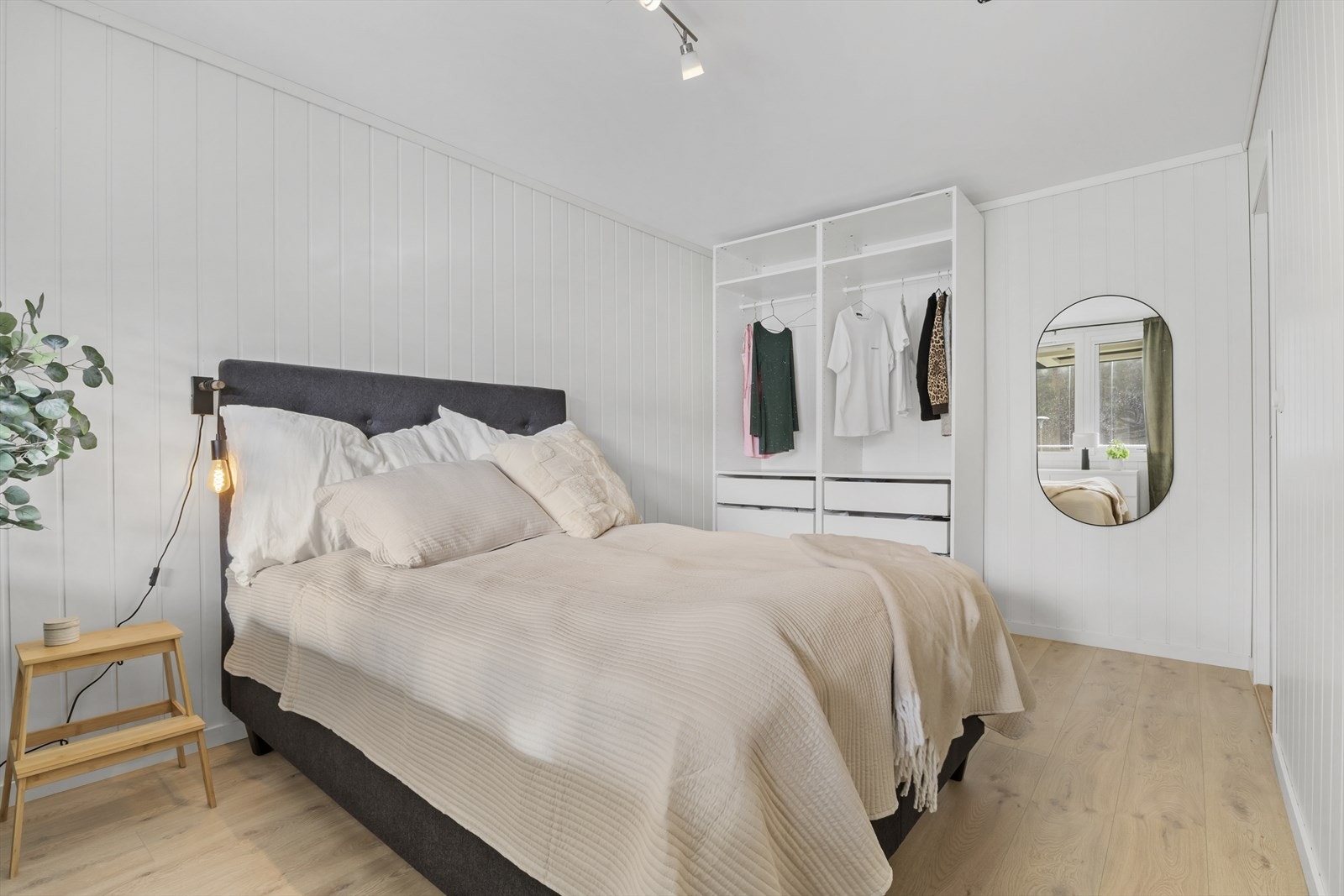 Soverom er målt til 12,9m² Galleribilde