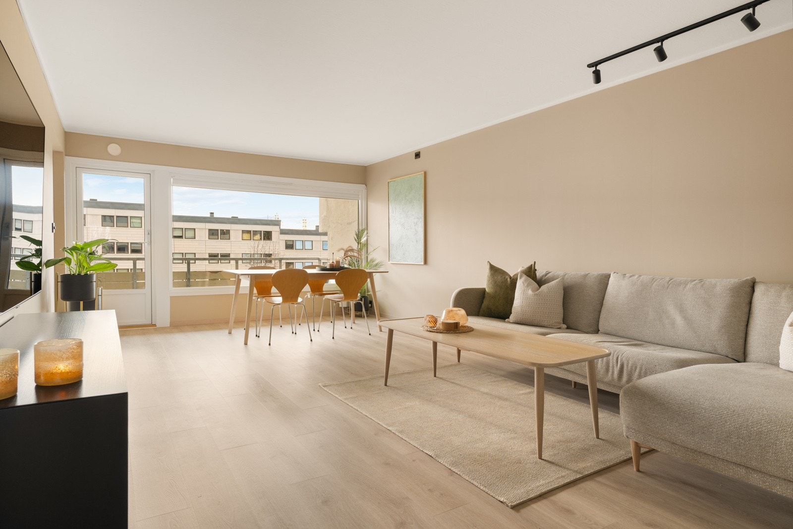 Proaktiv Eiendomsmegling ved Aurora M. Fredriksen og Christian Schjetne har gleden av å ønske velkommen til Arne Fjellbus veg 6A. Galleribilde