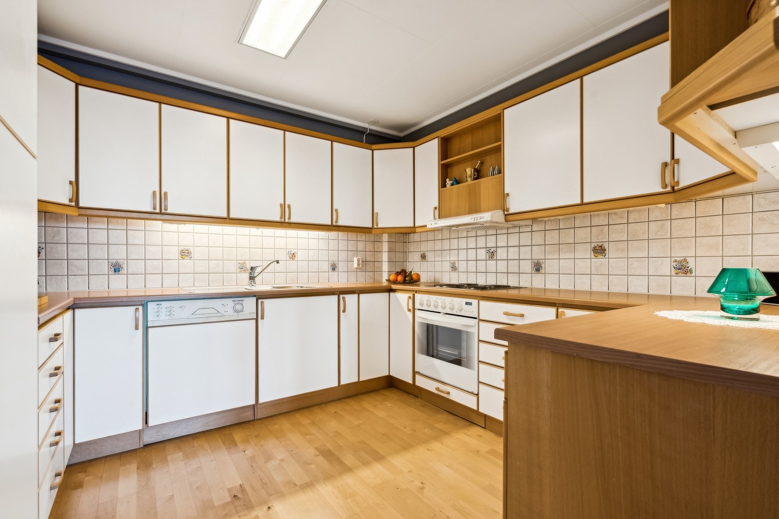 Kjøkken med integrerte hvitevarer Galleribilde