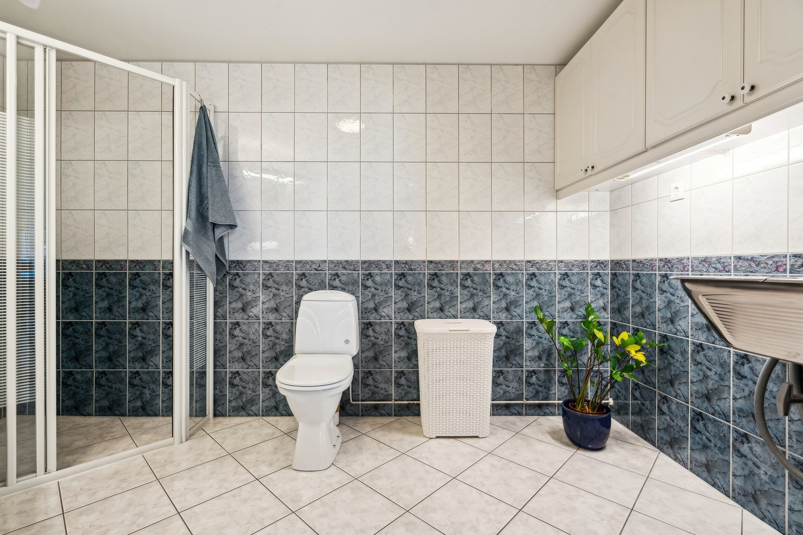 Badet - fliser på gulv med gulvvarme. Galleribilde