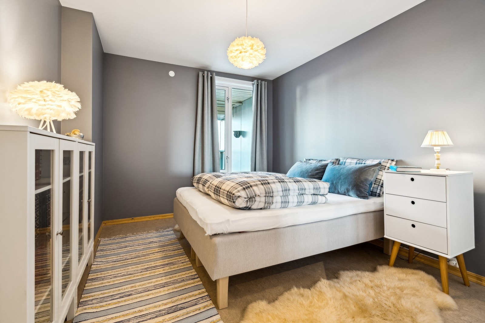 Hovedsoverom med skyvedørsgarderobe Galleribilde